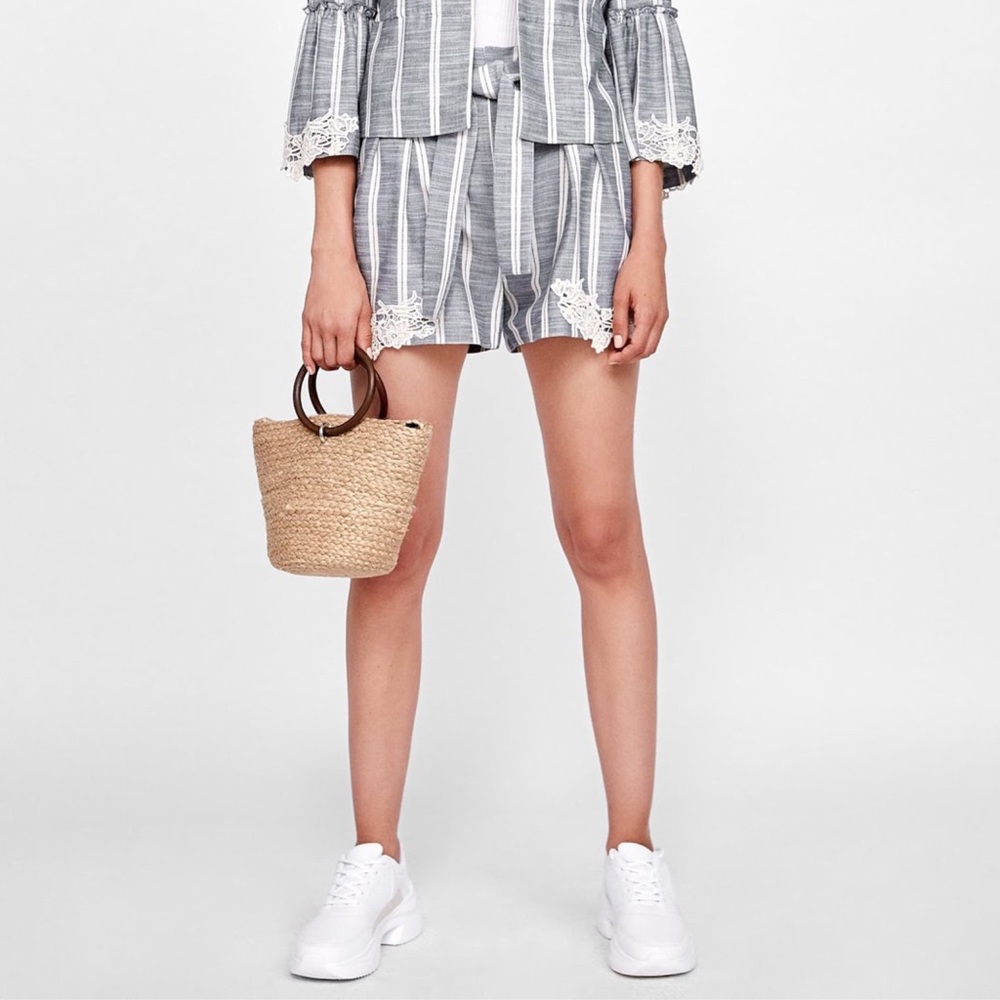 Zara Women's Striped Lace Trim Belted Shorts M Medium Blue White EUC!